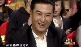 杨幂上台领奖爆料视频,杨幂领奖现场爆料视频引发热议